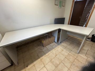 Scrivania grande per ufficio