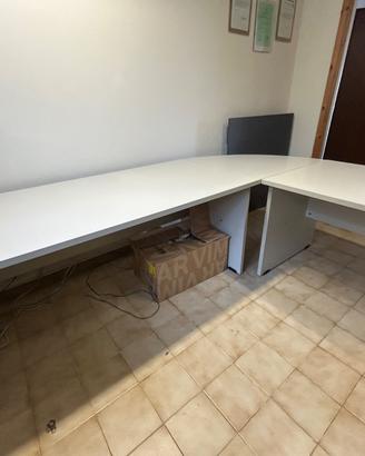 Scrivania grande per ufficio