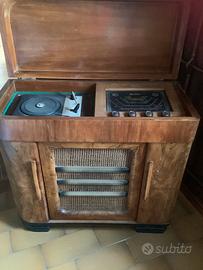 Radio a valvole antica