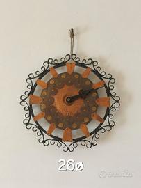Orologio ferro battuto con inserti rame e ottone