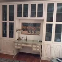 Libreria di legno laccata bianca