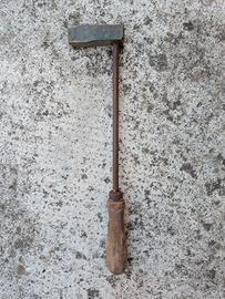Antico martello da stagnino