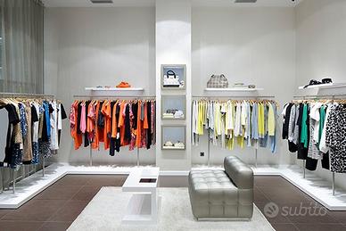 l'100 capi di abbigliamento misto uomo e donna