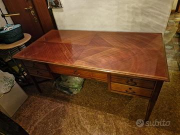 Scrivania in legno