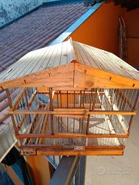 gabbietta in legno per uccelli