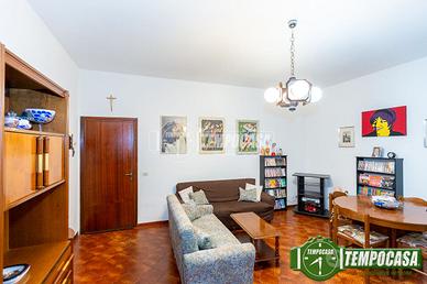 3 LOCALI AL PRIMO PIANO CON BOX