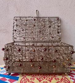 Cofanetto:filo metallico intrecciato con perline