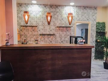 Bancone professionale + 2 tavoli alti