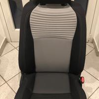 Interni yaris hibrid 2018