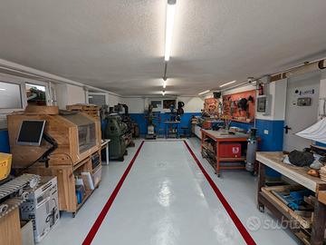 tavoli e banchi da lavoro in legno o metallo 