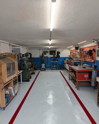 tavoli e banchi da lavoro in legno o metallo 