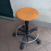 Sgabello con ruote