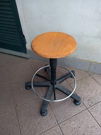 Sgabello con ruote
