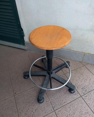 Sgabello con ruote