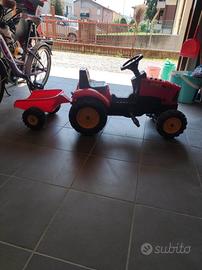 Trattore Falk rosso con rimorchio