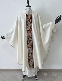 Casula bianca con striscia floreale (bordeaux) B49