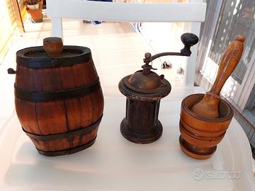Vintage rustico antico barile, macinacaffè mortaio
