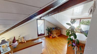 LAIVES: Appartamento su due piani con giardino