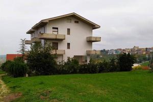 Appartamento di 264 m² con più di 5 locali a Caste