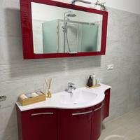 Mobile bagno rosso