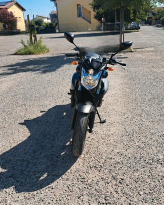 Yamaha xj6 . 