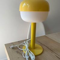 lampada da tavolo giallo IKEA