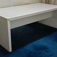 Scrivania in legno