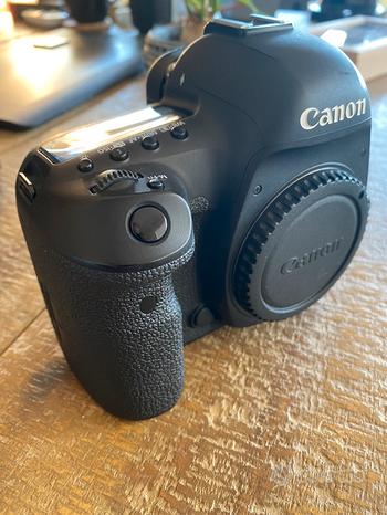 CANON 5D Mark IV