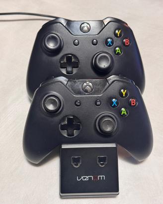 2 Joystick Xbox + Base di ricarica – Ottime condiz