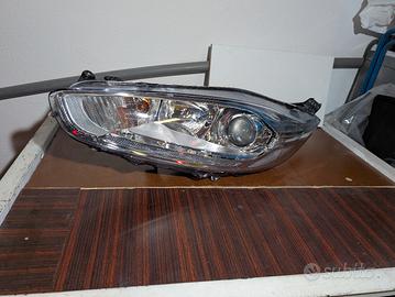 Faro Sx Ford Fiesta Mk7.5