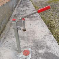 Tappatrice manuale a colonna Mondial