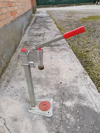 Tappatrice manuale a colonna Mondial