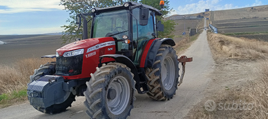 Trattore Massey Ferguson 5711M