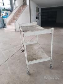 CARRELLO CON RUOTE A DUE PIANI