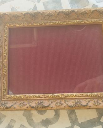 Cornice Vintage Intagliata in Legno Dorato 