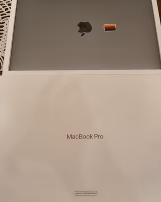 MacBook Pro 13" M1 (2020) - 8GB RAM / 256GB SSD