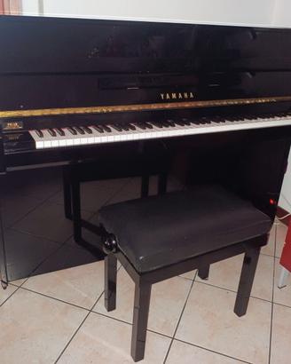 Pianoforte verticale da studio YAMAHA, modello B1