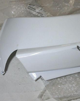 SEMISCUDO LATERALE DX SCARABEO APRILIA AP8184546
