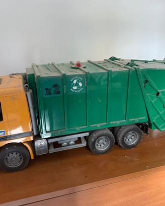 Camion Mercedes spazzatura bruder