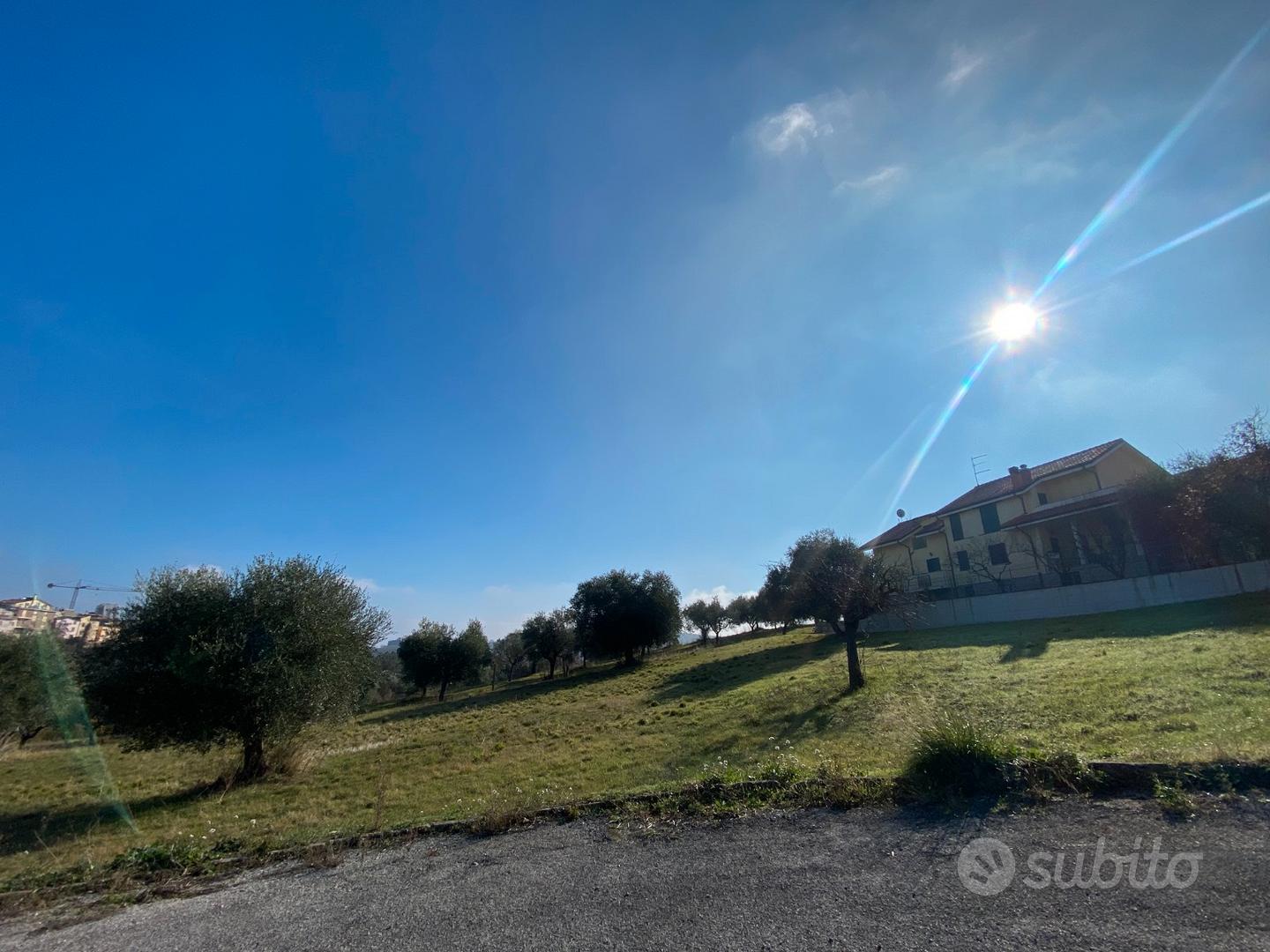 Land, 900 m²