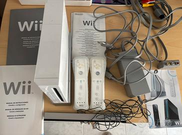 Wii + 3 telecomandi , 2 custodie + Mario Kart