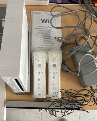 Wii + 3 telecomandi , 2 custodie + Mario Kart