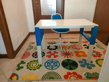Arredamento cameretta: scrivania e tappeto
