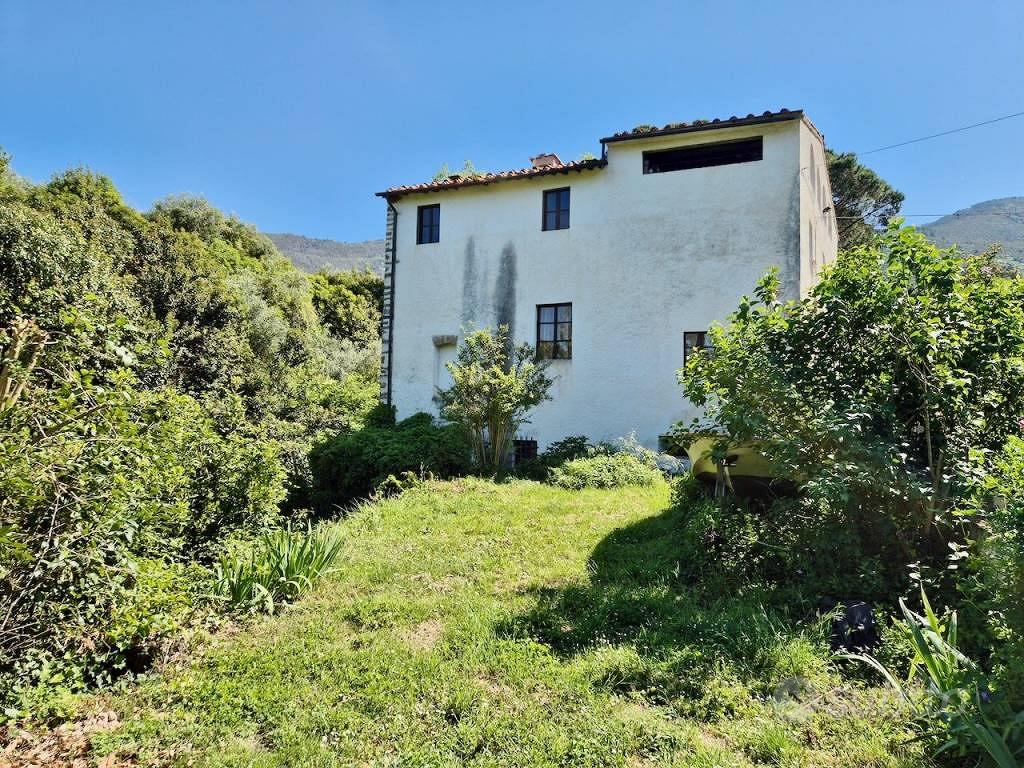 Rustico / Casale di 420 m² con più di 5 locali a C - Altro