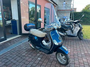 Scooter Vespa Piaggio LX 150 blu metallizzato