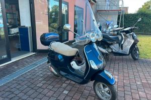 Scooter Vespa Piaggio LX 150 blu metallizzato