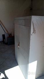 mobile in lamiera zincata da esterno