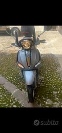 125 Piaggio con tutti gli accessori 2500€