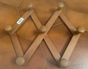 Appendiabiti estensibile in legno