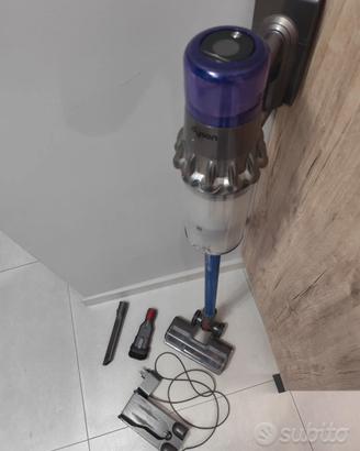 Aspirapolvere Dyson v11 con batteria a scatto